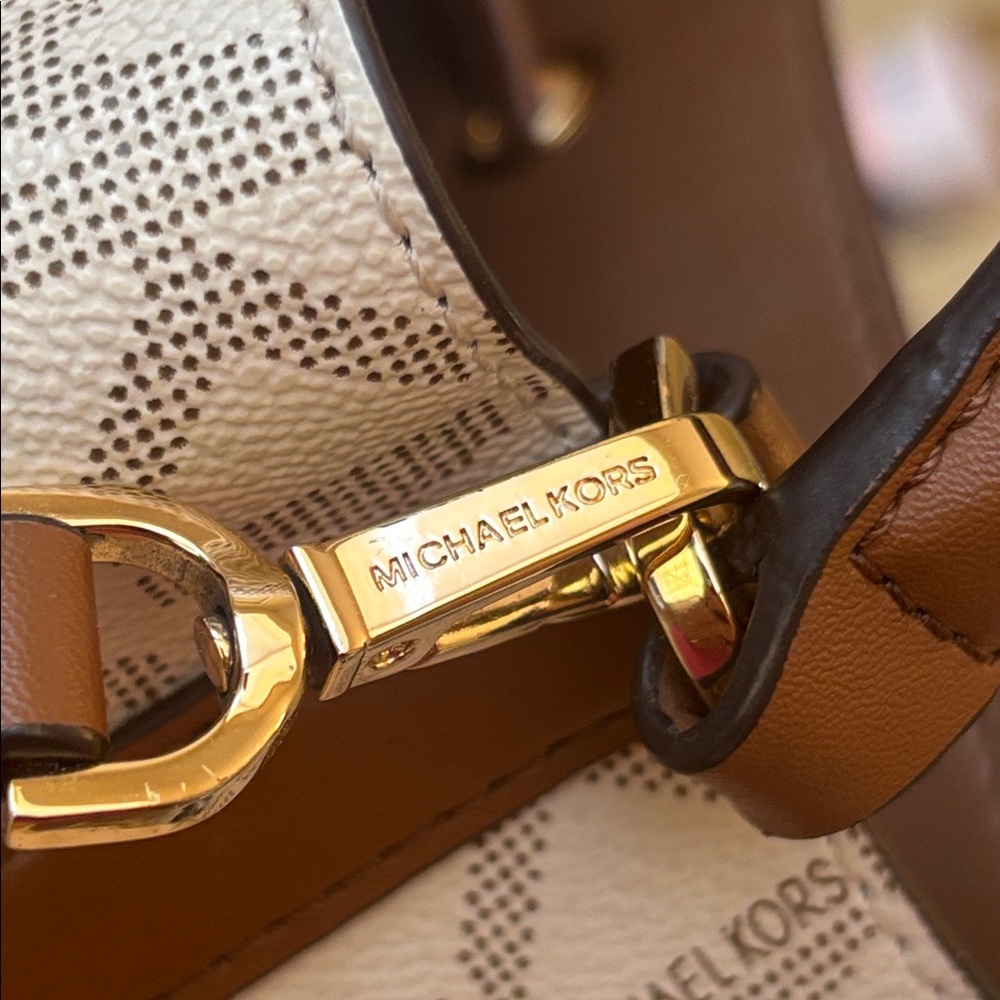 Michael Kors Monogram Cream and Brown Shoulder Bag - Picture 5 of 5